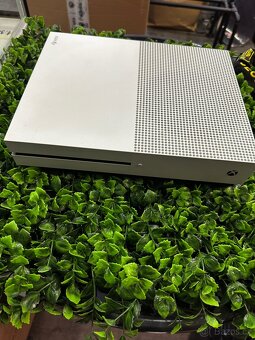 Xbox One S konzole s ovladačem - 5