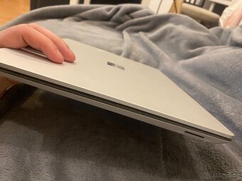 ModelSurface Laptop - 5