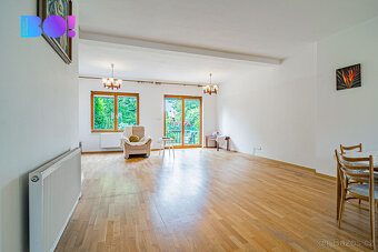 Prodej řadového rodinného domu 5+kk se zahradou a dvougaráží - 5