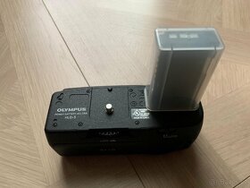 olympus, zrcadlovka, blesk, grip - 5