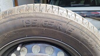 Originální plechová kola z VW Golf VII – letní pneu Michelin - 5