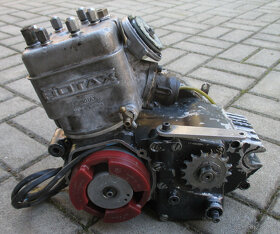 ND na závodní motor čz 511 516 válec hlava víko vodní pumpa - 5