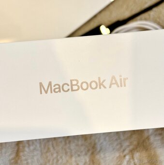 MacBook Air 13” M3 CZ 2024 Hvězdně Bílý - 5