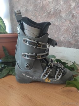 Prodám lyžařský set(lyže,hůlky,lyžáky a nový obal na lyže) - 5