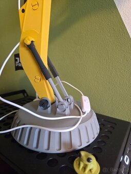 3D tištěná funkční stolní lampa ve stylu bagru CAT - 5