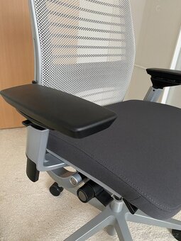 Kancelářská židle Steelcase Think PC 17 300,- - 5
