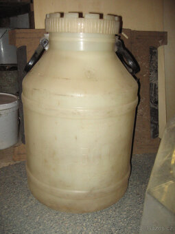 Plastové konve a soudky - 5