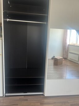 Prodám šatní skříň s posuvnými dveřmi - 5