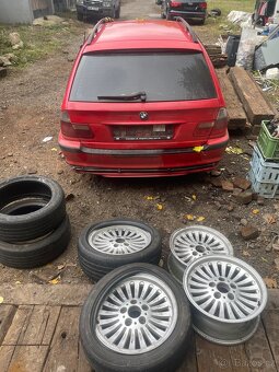 // Díly \\ BMW E46 Touring 320D Hellrot - 5