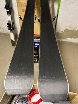 Dětské juniorské sjezdové lyže 130 cm - 5