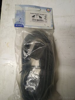 WEB kamera a stojánkový mikrofon zn Logitech,kabel scart - 5