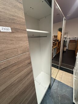 Šatní skříň s posouvacími dveřmi 280 cm - 5