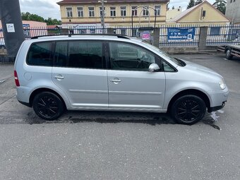 VOLKSWAGEN TOURAN 1.6 MPi 75KW 7 MÍST 2004 - 5