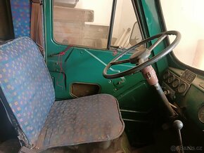UAZ sanitka vojenská - 5