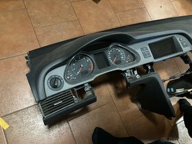 Palubní deska Audi A6 4F - 5