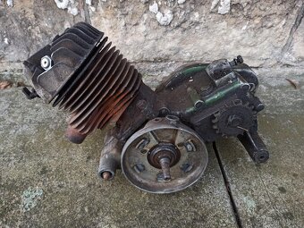 Motor ČZ 250 sport - 5