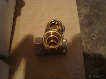 Radiátorové šroubení uzavíratelné přímé i rohové 3/8" - 5