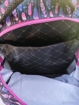 Školní batoh s motivem peří - 5