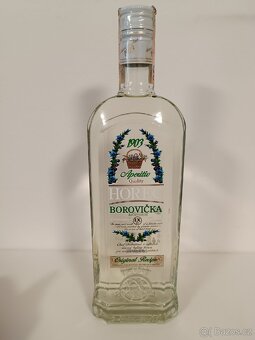 Whisky a další láhve s alkoholem - 5