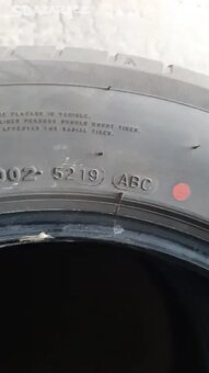 Prodám 2 x letní pneu Maxis 215/65/17 - 5