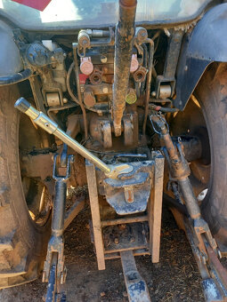 Traktor New Holland T4040F - 5