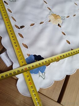 Menší čtvercový ubrus 83cm x 83cm - 5