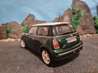 Prodám model 1:18 MINI COOPER 2001 Kyosho - 5