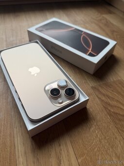 Apple iPhone 16 Pro Max zlatý - 5