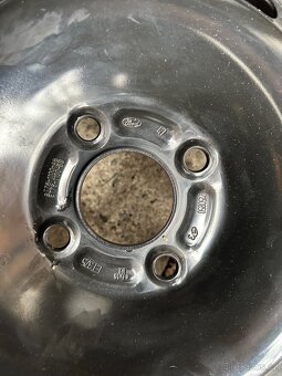 195/60r15 nové gumy i plechy na Ford - 5