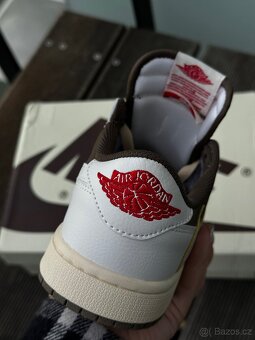 Nike Air Jordan & Travis Scott - 5