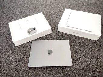 MacBook Air 13 palců M2 8 GB RAM 256 ssd - 5