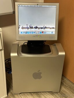 Apple Mac Pro Intel Xeon 5GB RAM ATI Radeon A1186 + monitor - 5