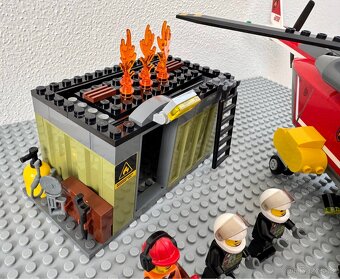 LEGO City 60108 - Hasičský vrtulník - 5
