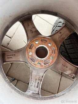 Alu kola 7Jx17 (rozteč 5x105 mm) se zimními pneu Pirelli - 5