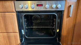 Vestavná trouba Electrolux EON 33000X + sklokeramická varná - 5