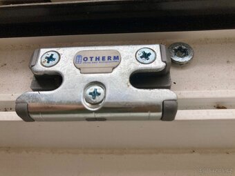 Dvě plastová okna, trojskla - 5