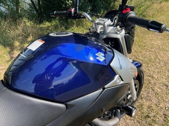 Suzuki GSR 600 - 5