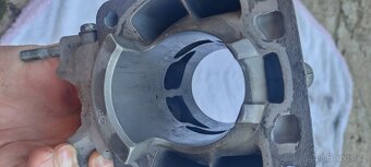 Válec Aprilia RS 250 Suzuki RGV 250 - určený na opravu - 5