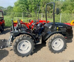Malotraktor AGT 1060 - otočné pracoviště řidiče - 5