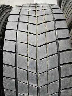 Záběrové pneu 295/60R22,5 - 5