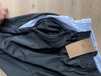 Černé pánské fotbalové kalhoty Nike Dri-FIT Academy - 5