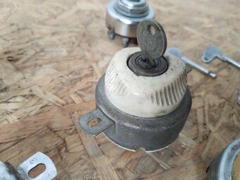 Jawa kývačka, panelka, ČZ, sportka - spínací skříňka - 5