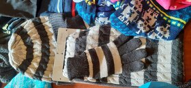 MIX čepic a šálů - 19 kusů - 5