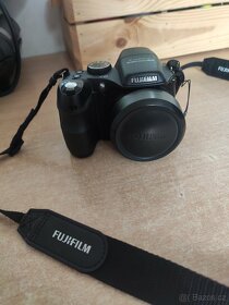 Fujifilm finepix S2000HD - 5