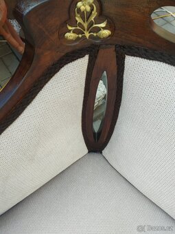 Luxusní dvoumístná sofa po renovaci. - 5