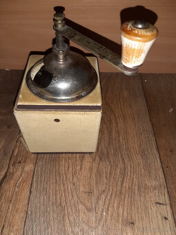 Prodám retro dřevěný mlýnek na kávu Sava original - 5