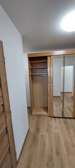 Šatní skříň - 5