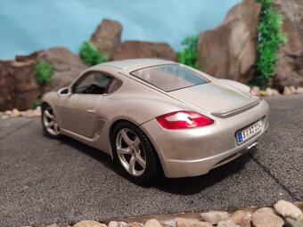 Prodám model 1:18 porsche cayman - 5