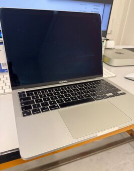 Apple MacBook Pro M1 2020 13” 8GB ram 256 SSD - 5