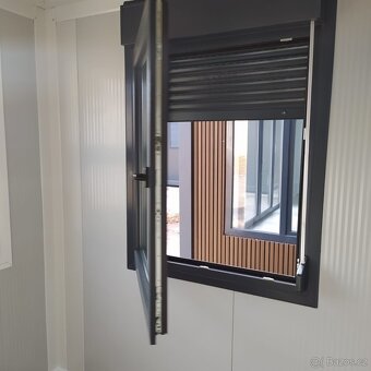 Obytný kontejner o rozměru 2,4 x 2,4 m s výdejním oknem - 5